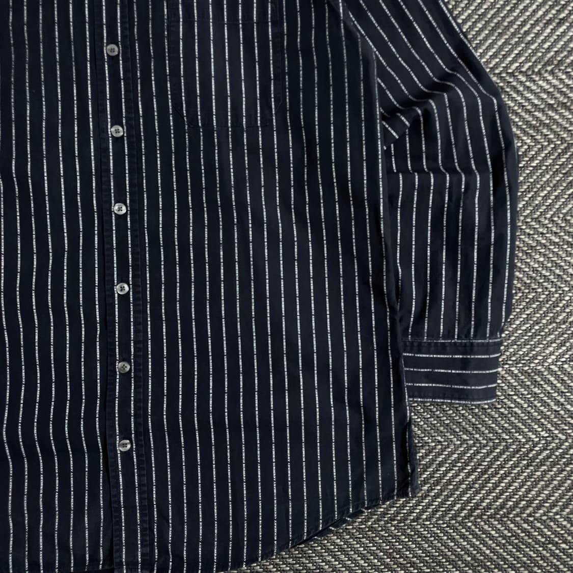 버버리 레터링 디테일 셔츠 y 3016 상품이미지3