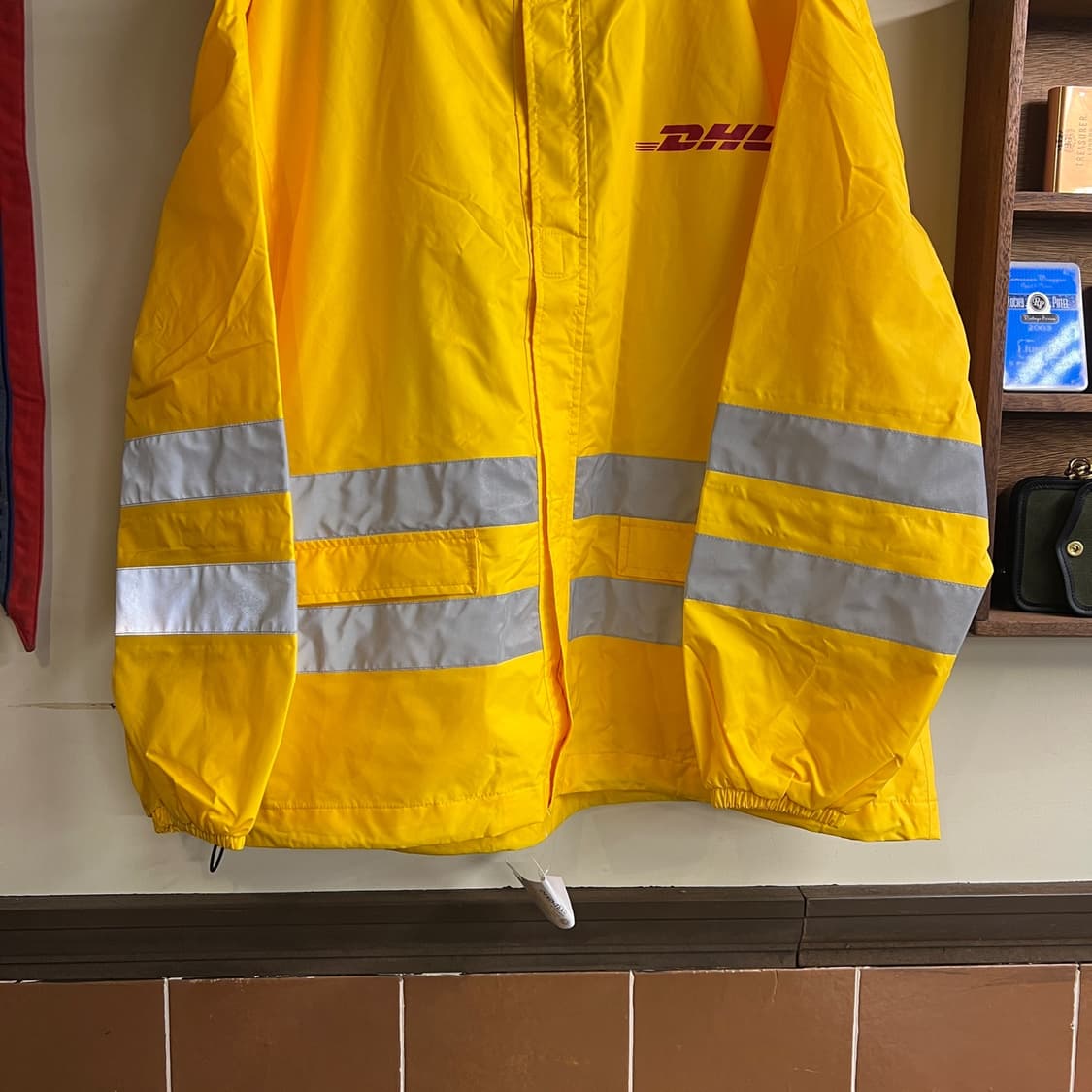 DHL Windbreaker Medium Size (100~105) 상품이미지3