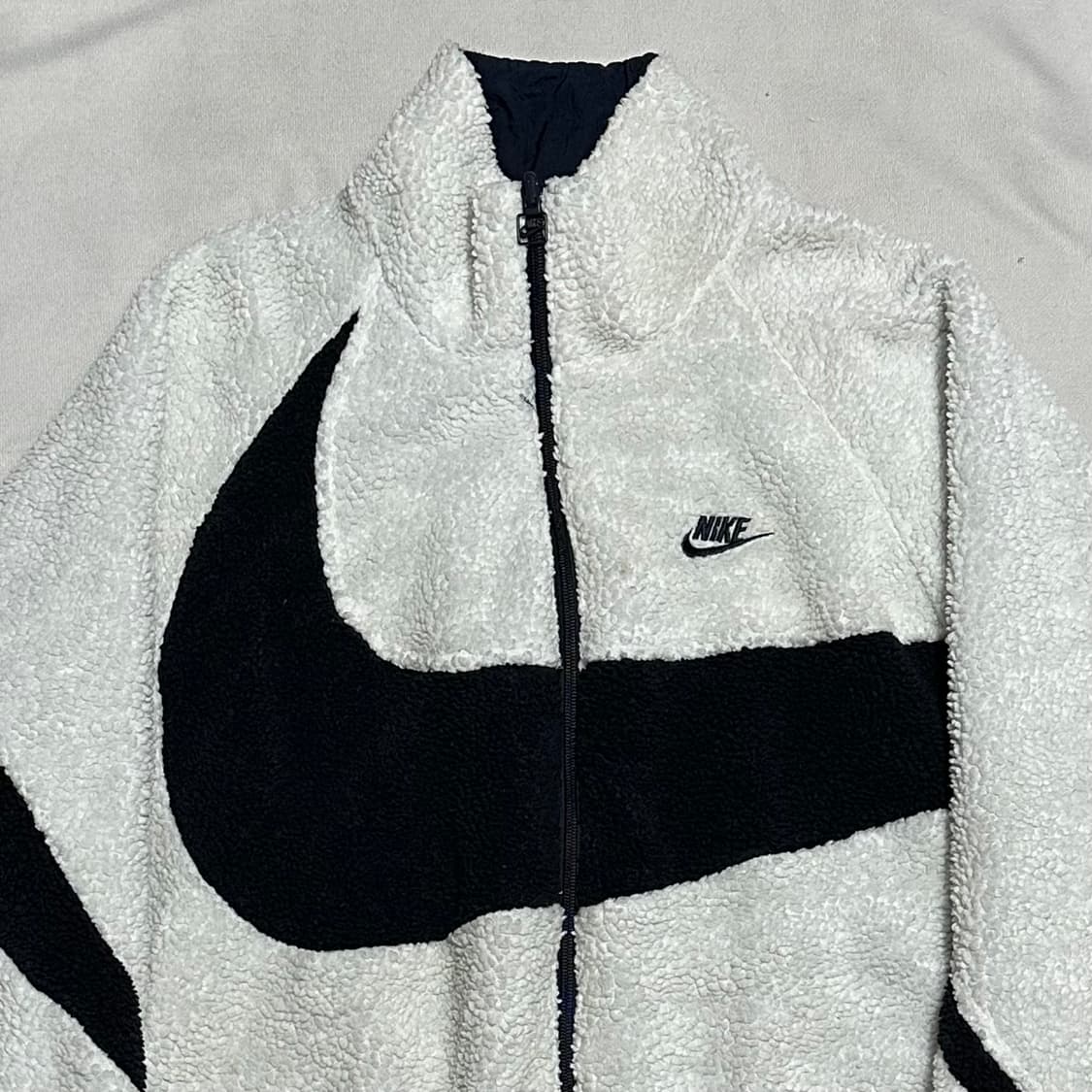 XL 나이키 빅스우시 리버시블 화이트 플리스 상품이미지1