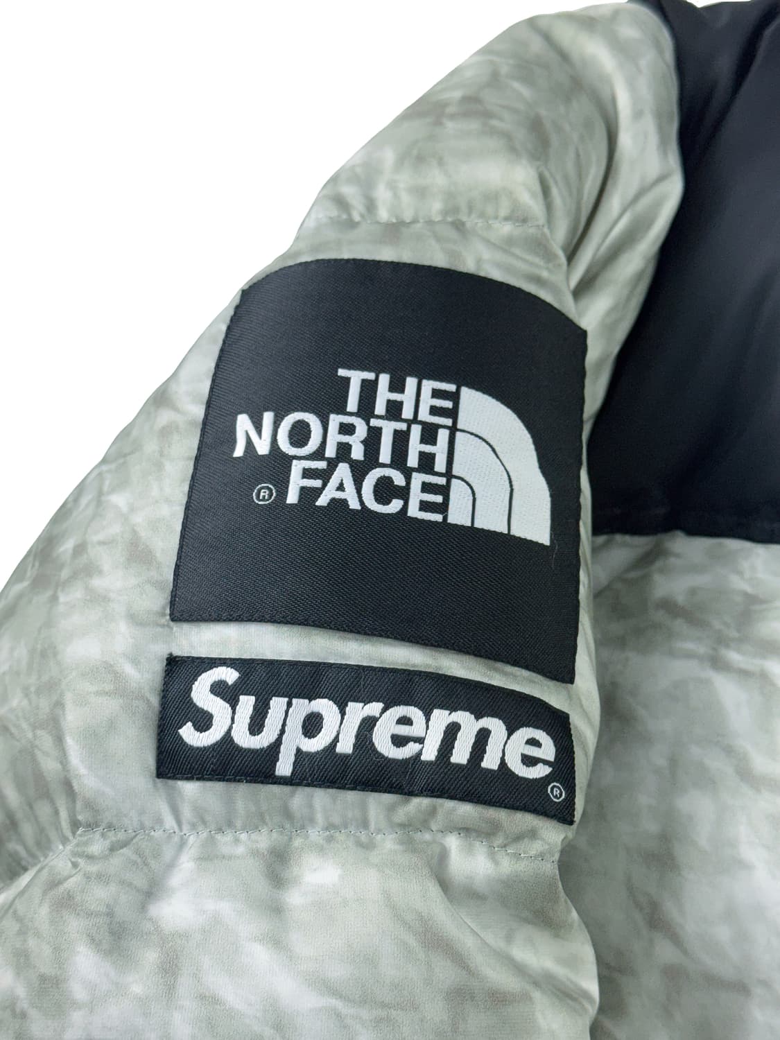 슈프림 x 노스페이스 페이퍼 프린트 눕시 자켓 상품이미지4