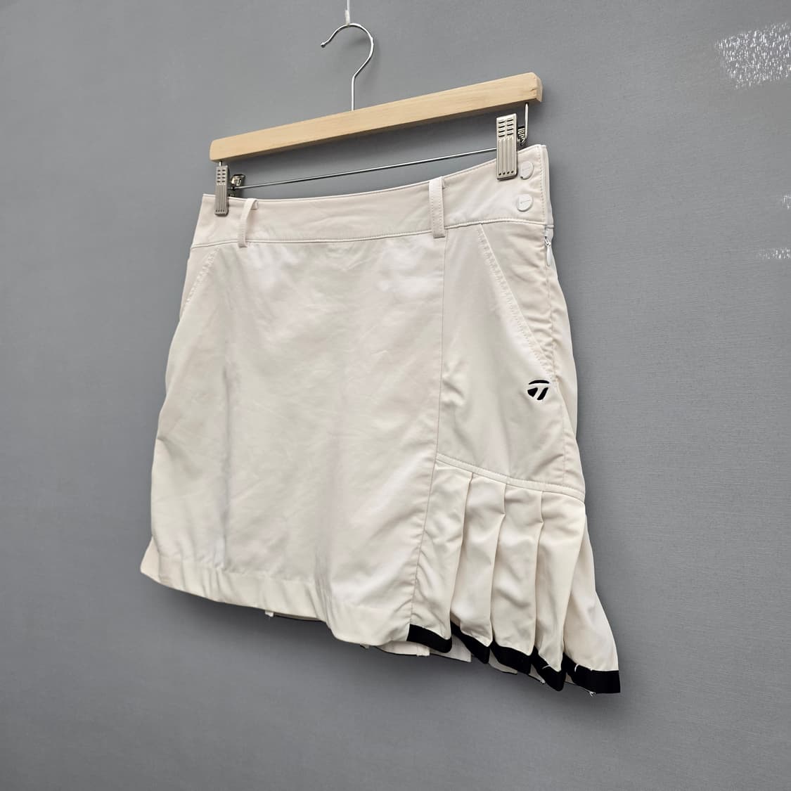 테일러메이드 골프 스커트 베이지 상품이미지2