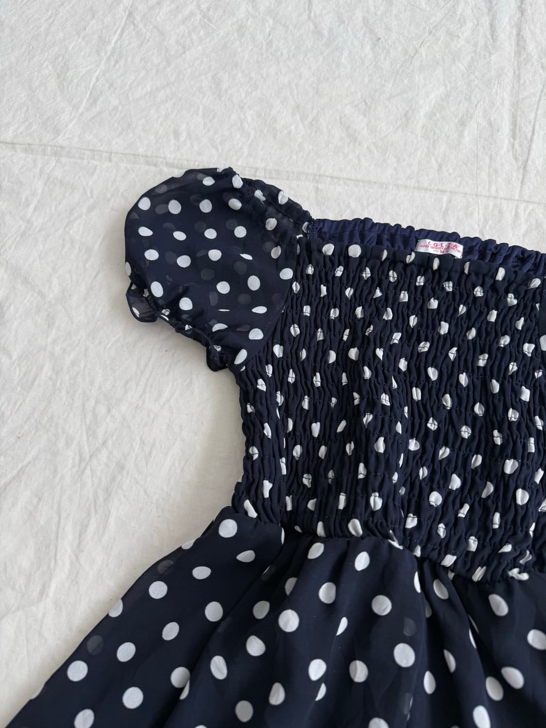 콜자 네이비 오프숄더 스모크 밴딩 러블리 반팔블라우스 상품이미지2