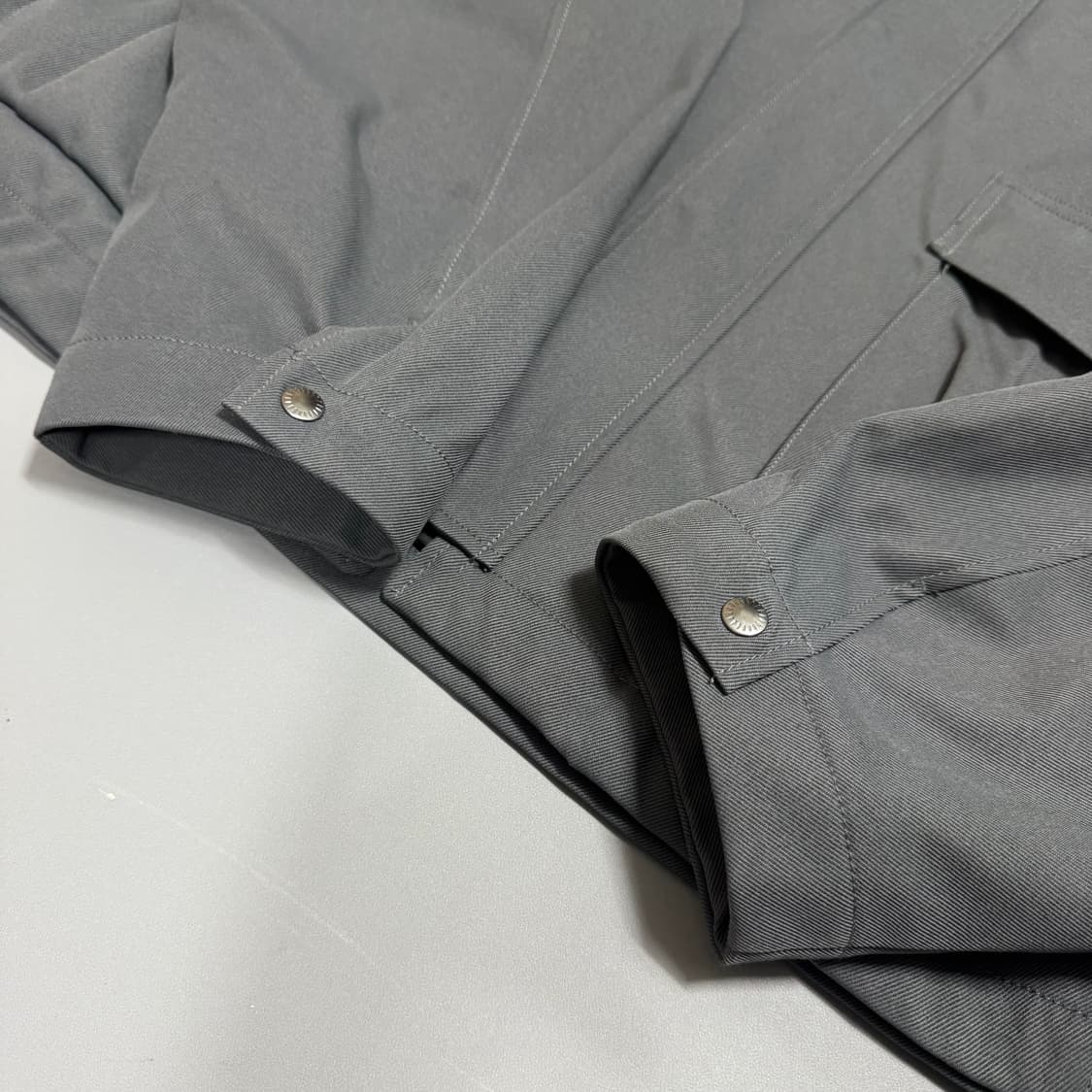 레이지블루 그레이컬러 폴리에스터 혼방 스트랩 하이넥 밀리터리 자켓 상품이미지4