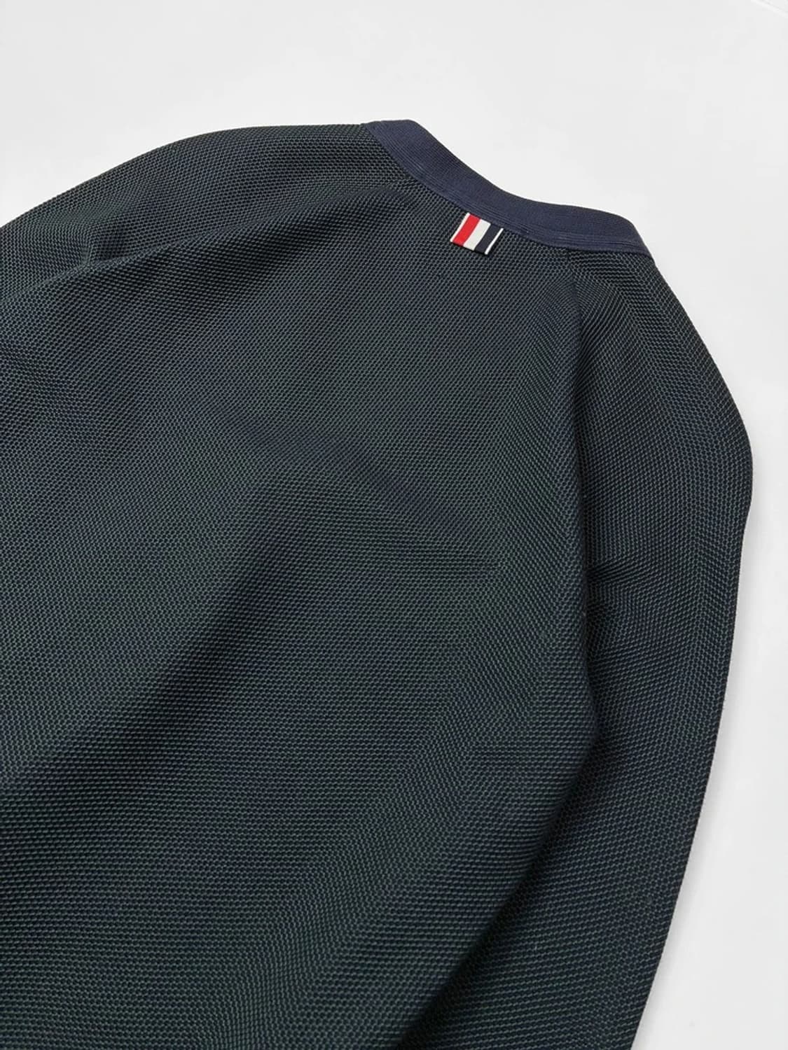 톰브라운 시그니처 삼색 숏 니트 가디건 PN5037 상품이미지5