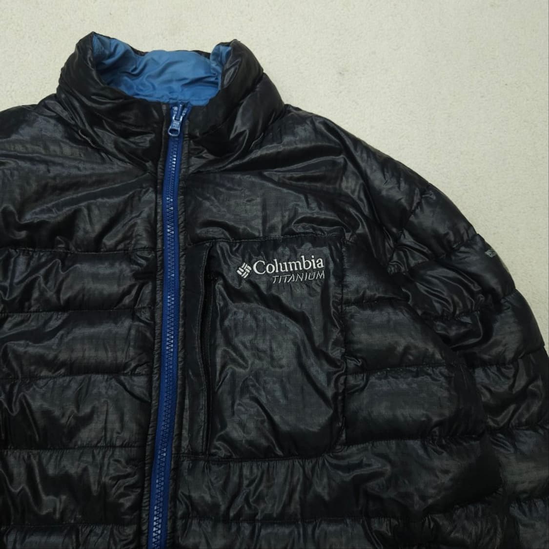 컬럼비아 티타늄 라이트 다운 곱창 패딩 L 블랙 상품이미지5