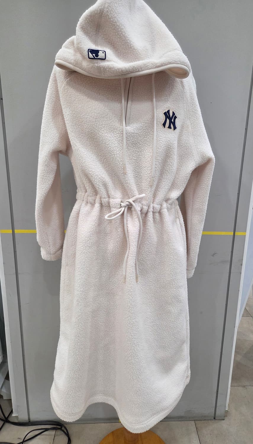 MLB 뉴욕 양키스 뽀글이 후리스 원피스 XS(85) 상품이미지4