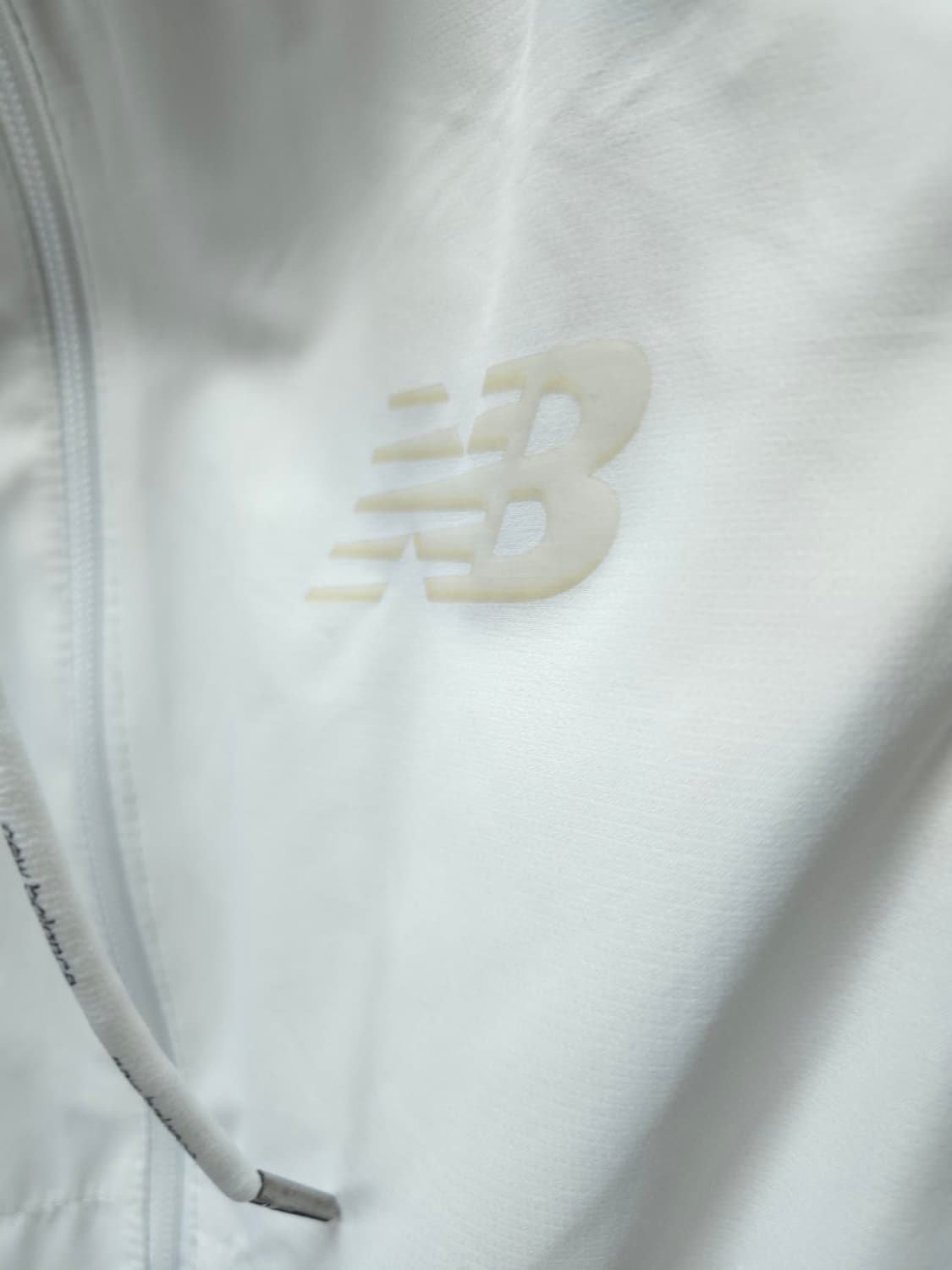 뉴발란스 화이트 기능성 후드 바람막이 자켓(S사이즈) 상품이미지3