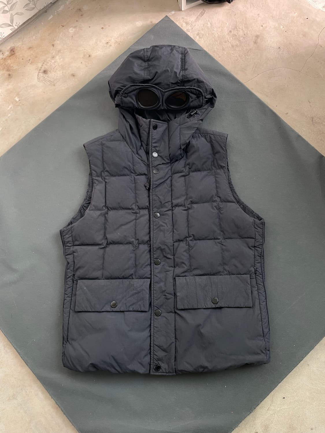씨피컴퍼니 고글 조끼 패딩 105(100 가능) 상품이미지1