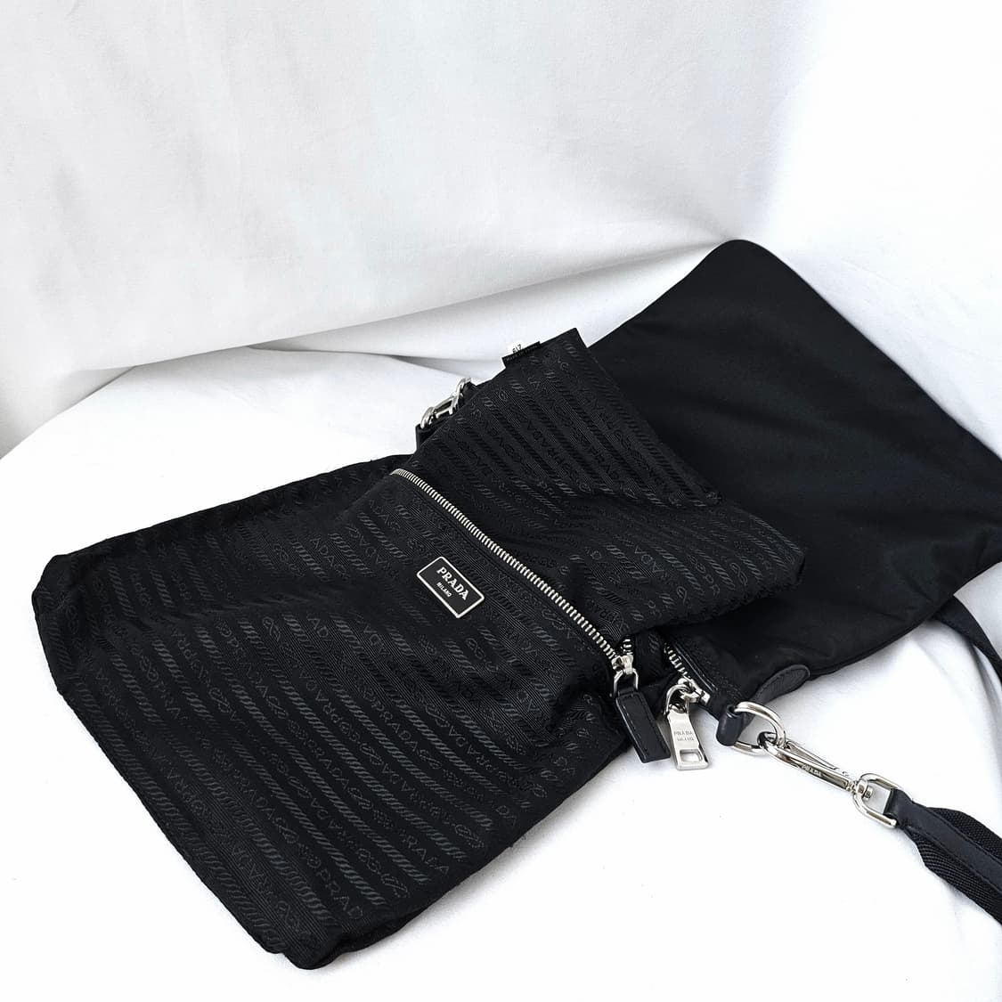 [정품 PRADA] 프라다 포코노 나일론 크로스백 남녀공용 상품이미지9