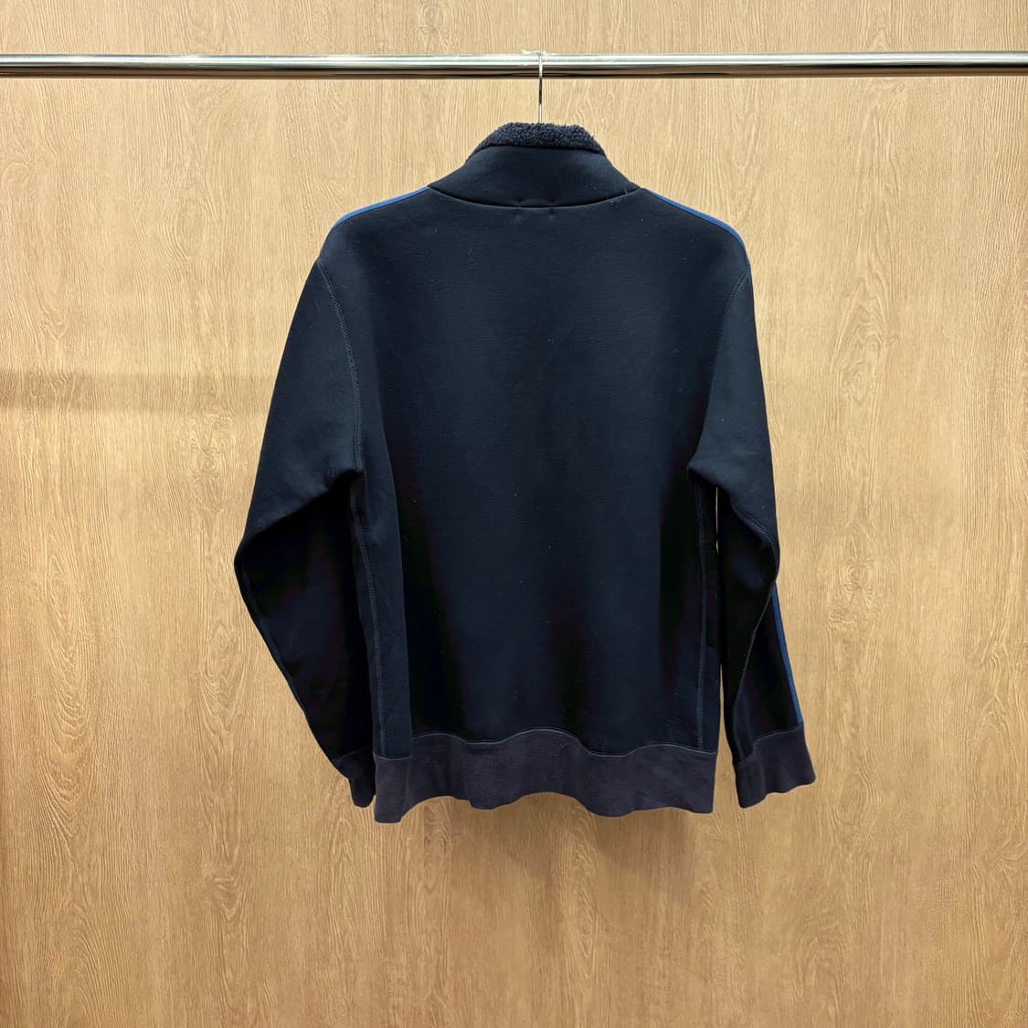 폴스미스 진스 하이넥 플리스 집업 자켓 소매 배색 스트라이프 디테일 블랙 상품이미지3