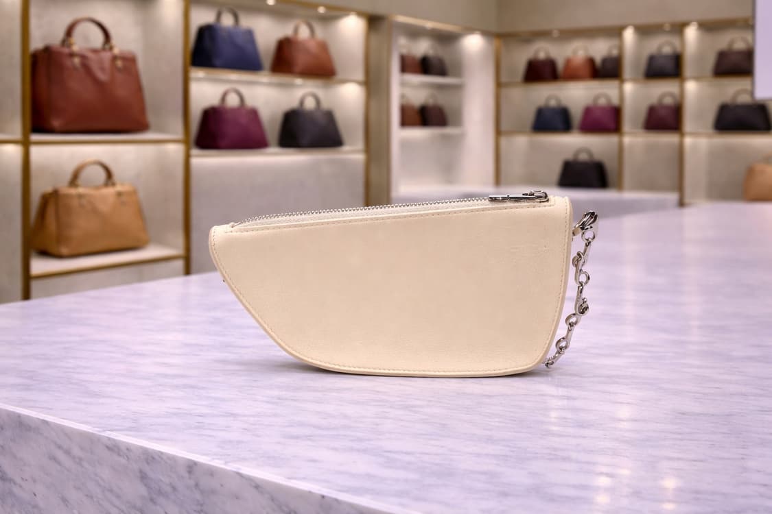 [A급] 버버리 마이크로 쉴드 슬링백 판매합니다!!! 상품이미지1