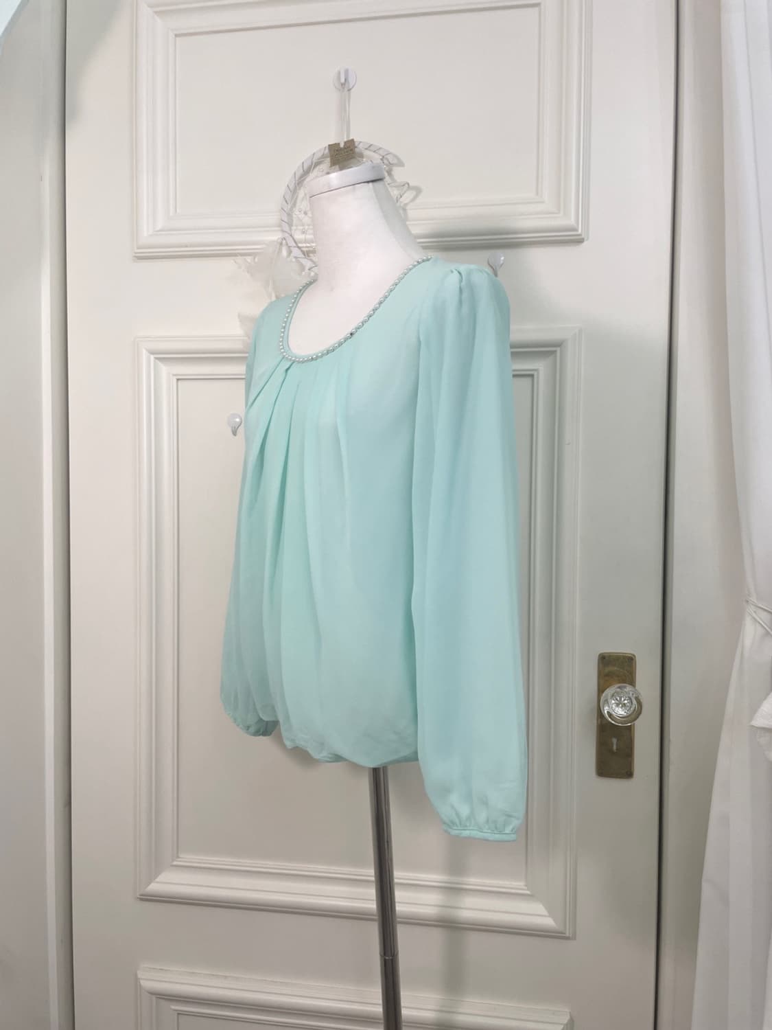 mint back bow neck pearl blouse(size-M) 상품이미지2