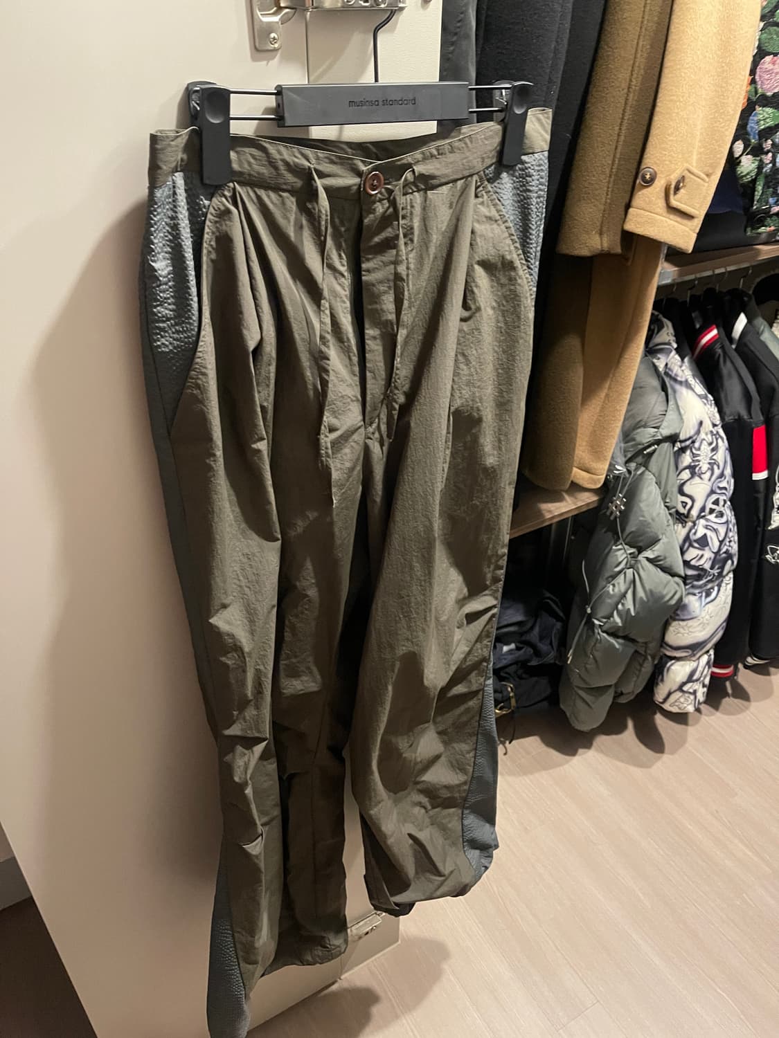 999휴머니티 옴이지 나일론 팬츠 카키 상품이미지2