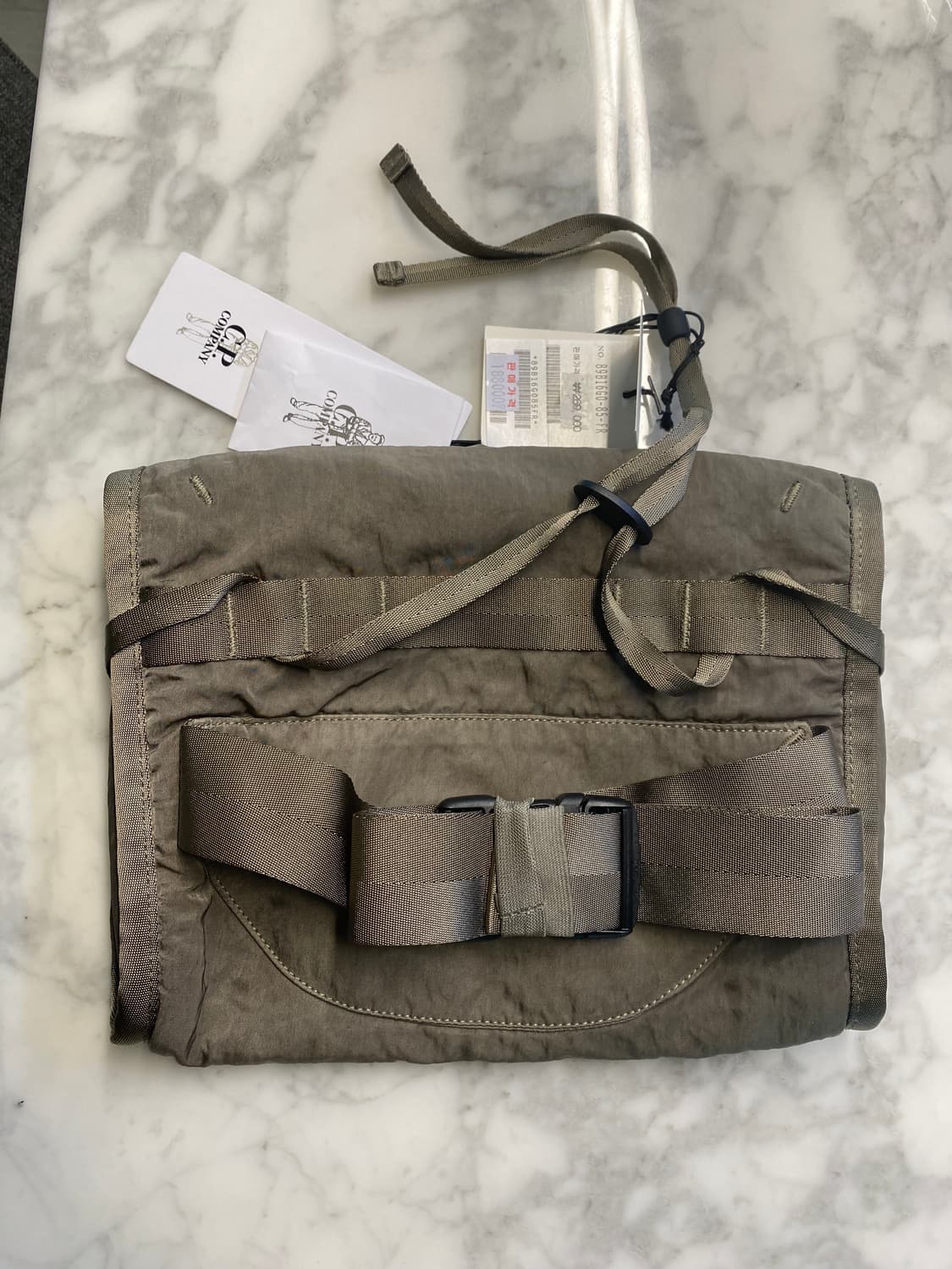 cp컴퍼니 24fw 크로스백 상품이미지4