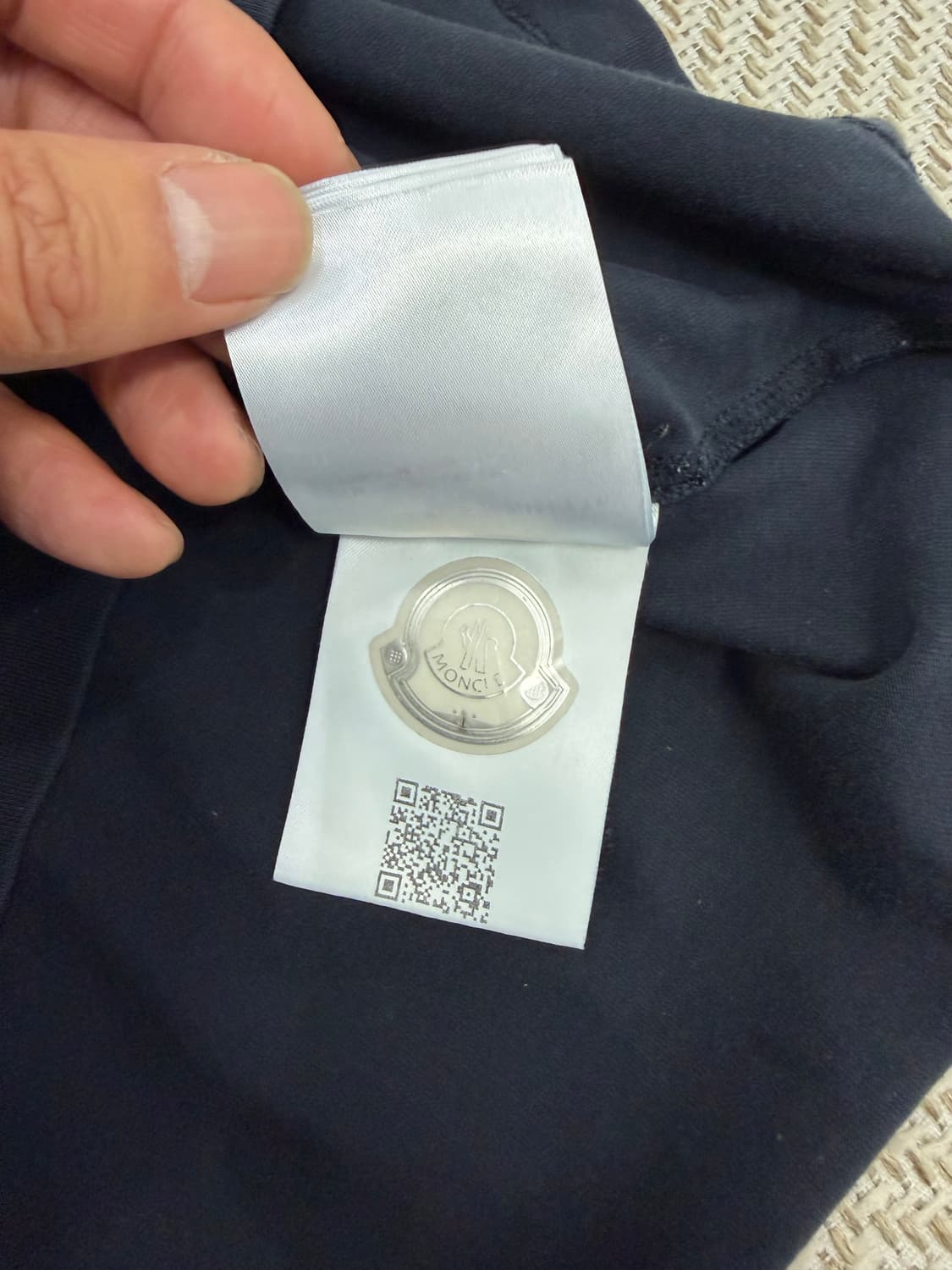 정품) 몽클레어 남성 네이비 반팔 티셔츠 XL 상품이미지8