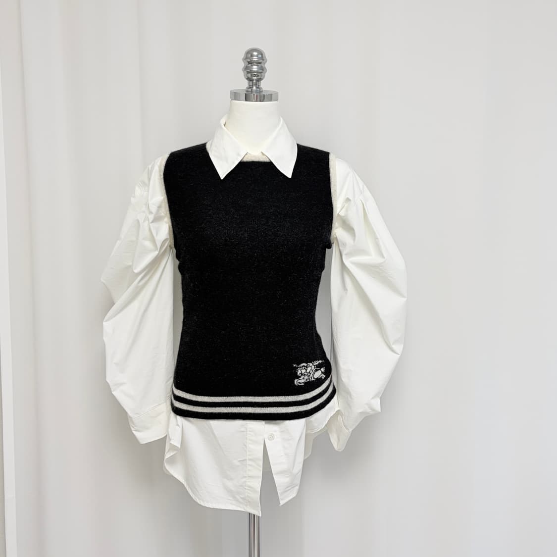 버버리 레드 빅로고 블랙 베스트 캐시미어 니트 상품이미지1