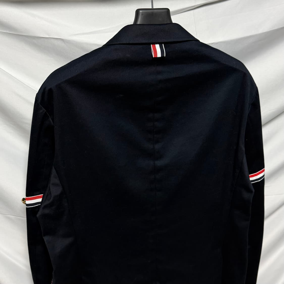 [S+급/4] 톰브라운 암밴드 금장 블레이저 자켓 정장 네이비 상품이미지5