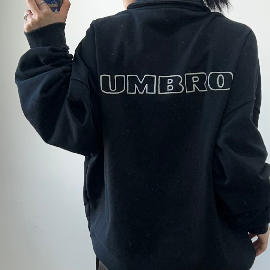 Umbro 엄브로 백로고 블랙 반집업 상품이미지2
