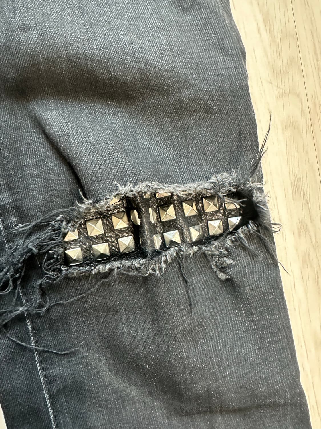 생로랑 스터드 레더패널 데님 상품이미지1