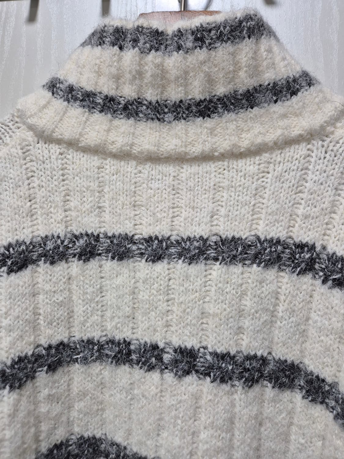 스트라이프 헤어리 니트 집업 상품이미지6