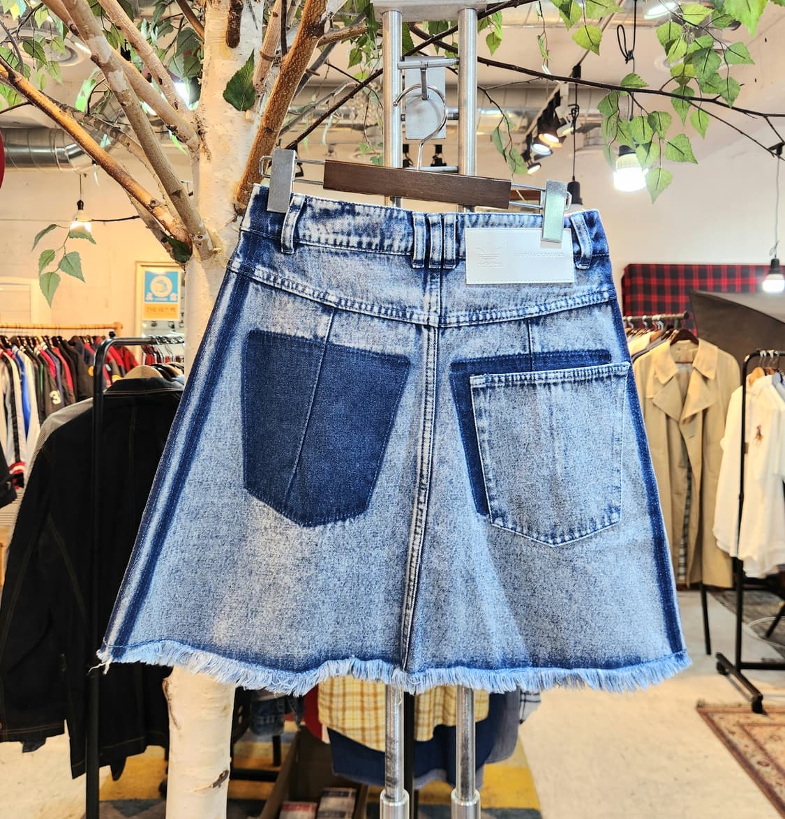 새제품)아디다스+크세니아 콜라보 연청 삼선 데님스커트 상품이미지4