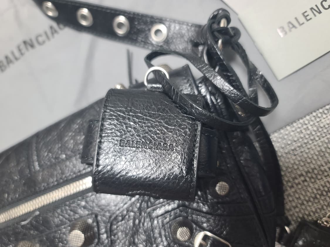 발렌시아가 르카골 플랩백xs 크로스 숄더백 블랙 상품이미지2