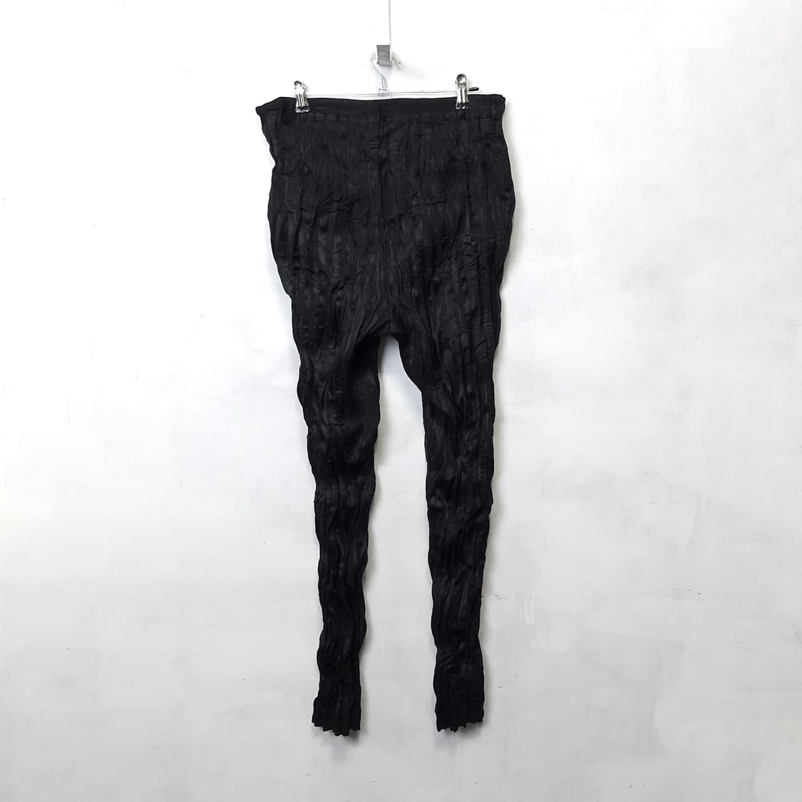 ISSEYMIYAKE me 이세이미야케  미 링클 플리츠 주름 블랙 팬츠 상품이미지4