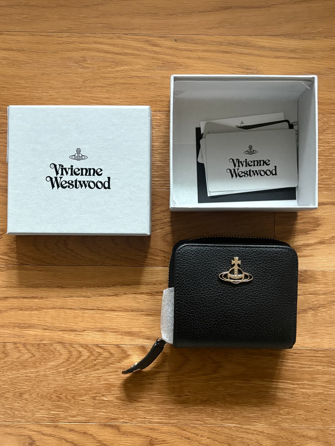 비비안 웨스트우드 그레인 레더 미디움 지퍼 지갑 블랙 상품이미지2
