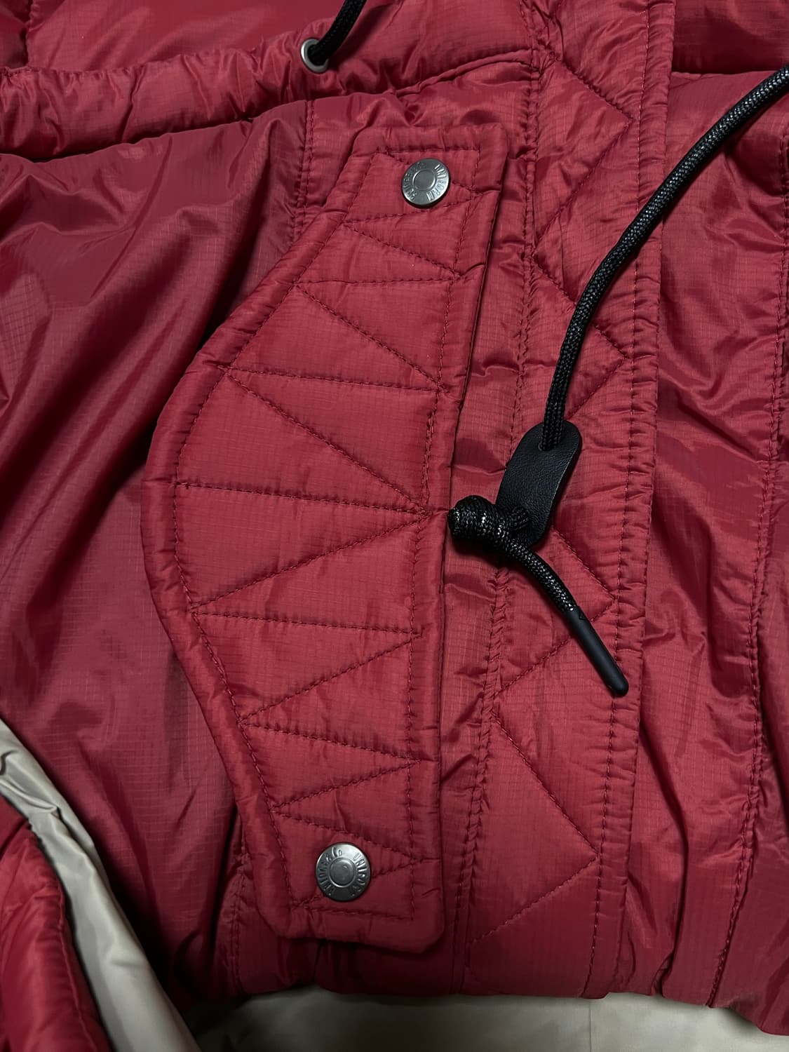 택포15) 유니폼브릿지 24fw 카라코람 구스다운 패딩 체리레드 M 상품이미지7