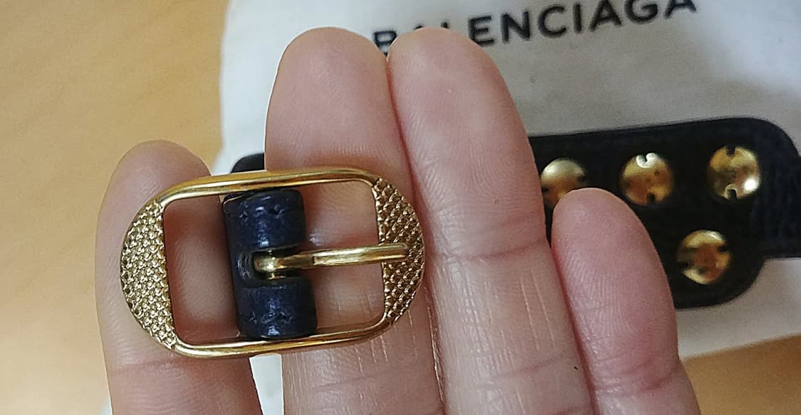 발렌시아가 Balenciaga 자이언트 커프 레더 팔찌 (네이비/골드) 상품이미지6