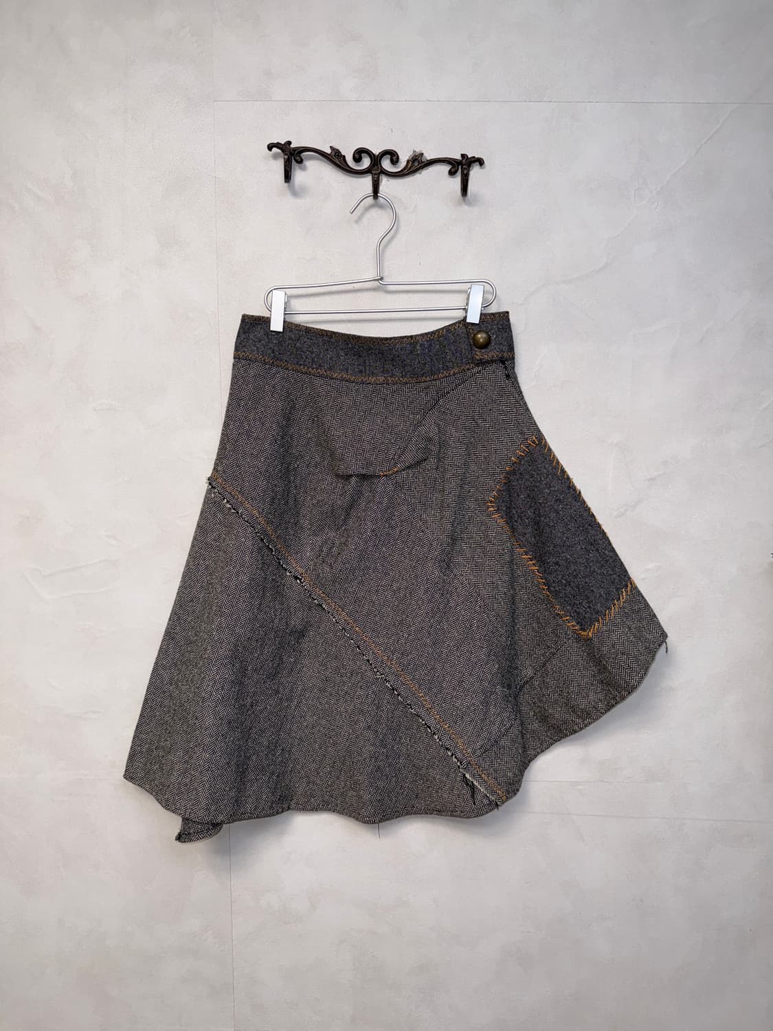 Gray herringbone unbalanced patch skirt 상품이미지1