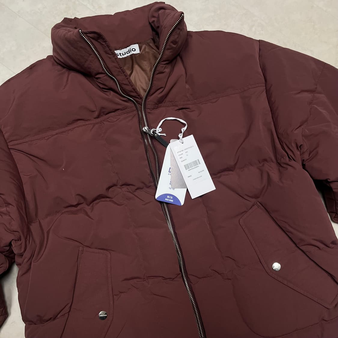 새상품(XL)비바스튜디오 나일론 푸퍼 덕다운 숏패딩 버건디 상품이미지6