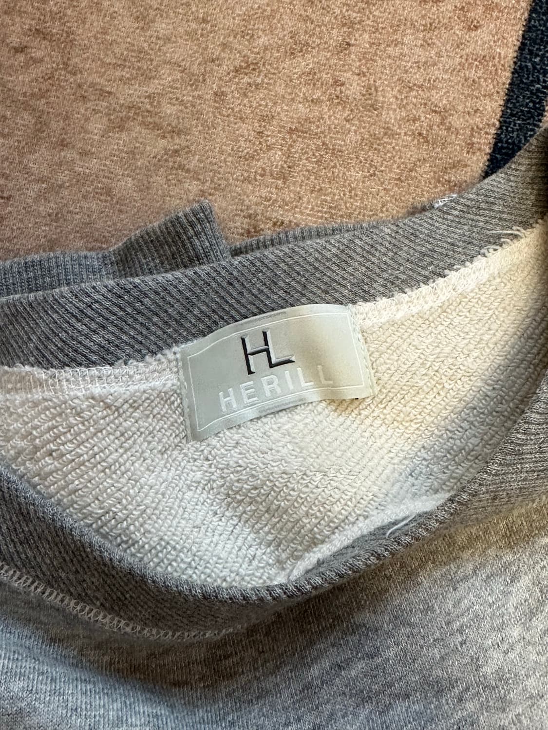 [2] 헤릴(HERILL)  25AW 크루넥 스웻셔츠 그레이 상품이미지6