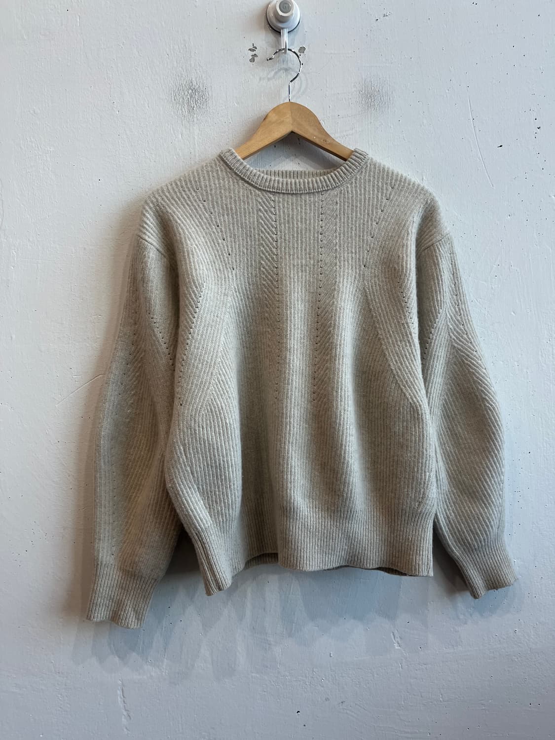 쿠어 캐시미어 블렌디드 펀칭 크루넥 니트 스웨터 S 상품이미지1