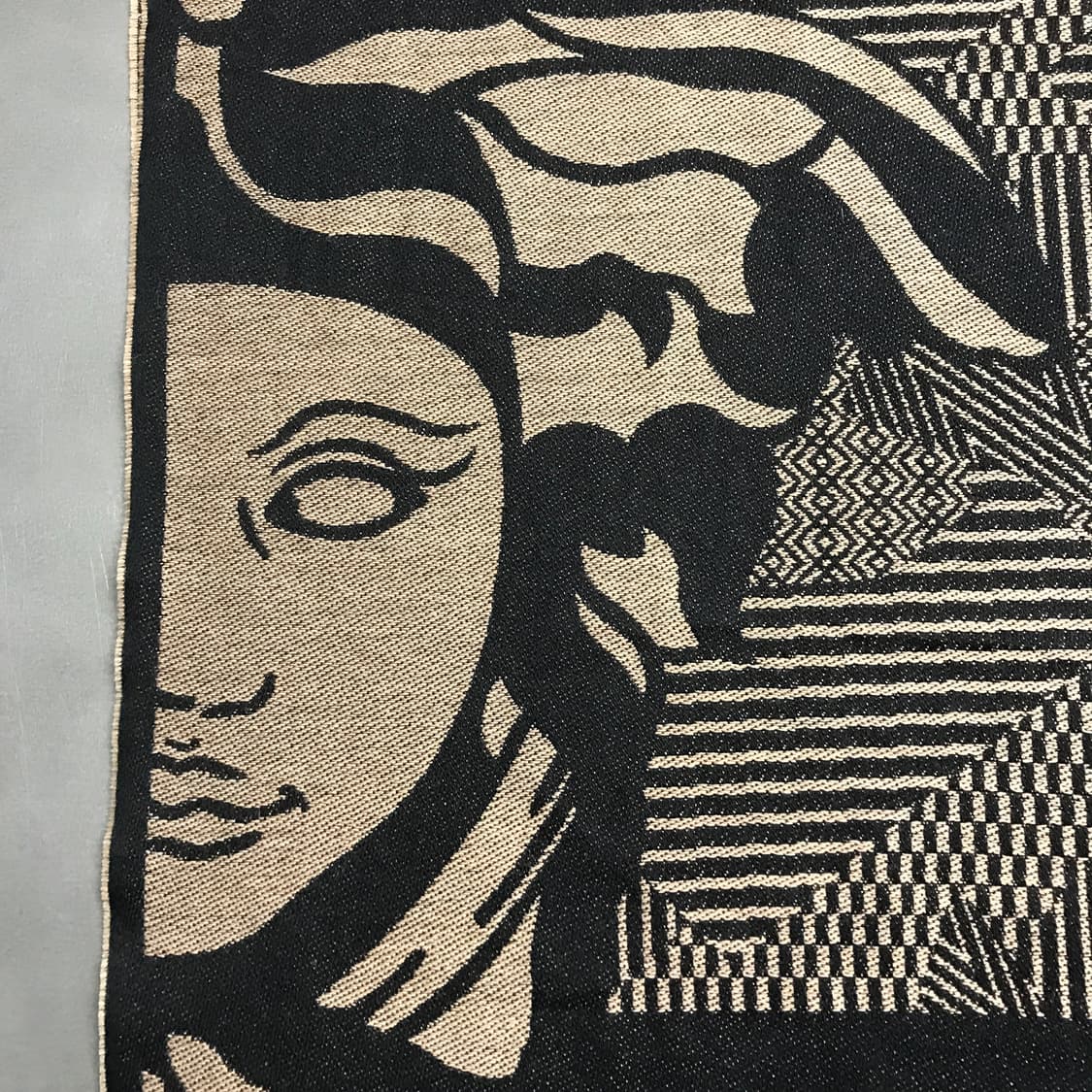 베르사체 메두사 머플러 브라운 상품이미지5