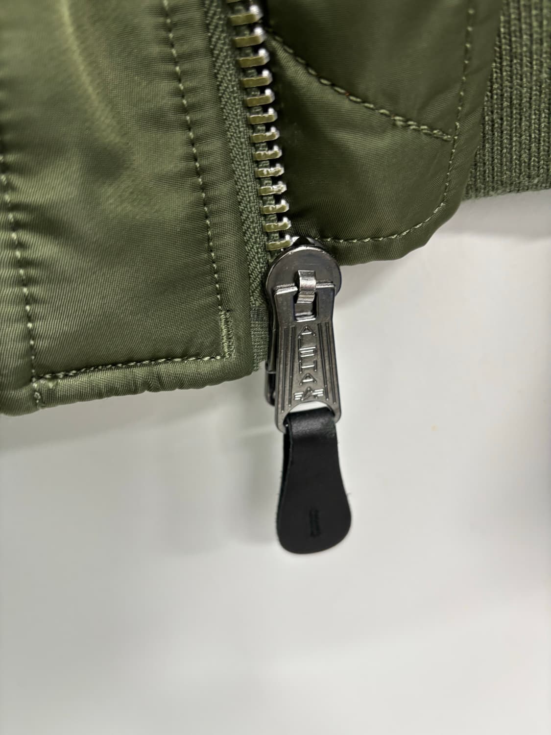 알파 인더스트리 리버시블 MA-1 항공 점퍼 상품이미지5