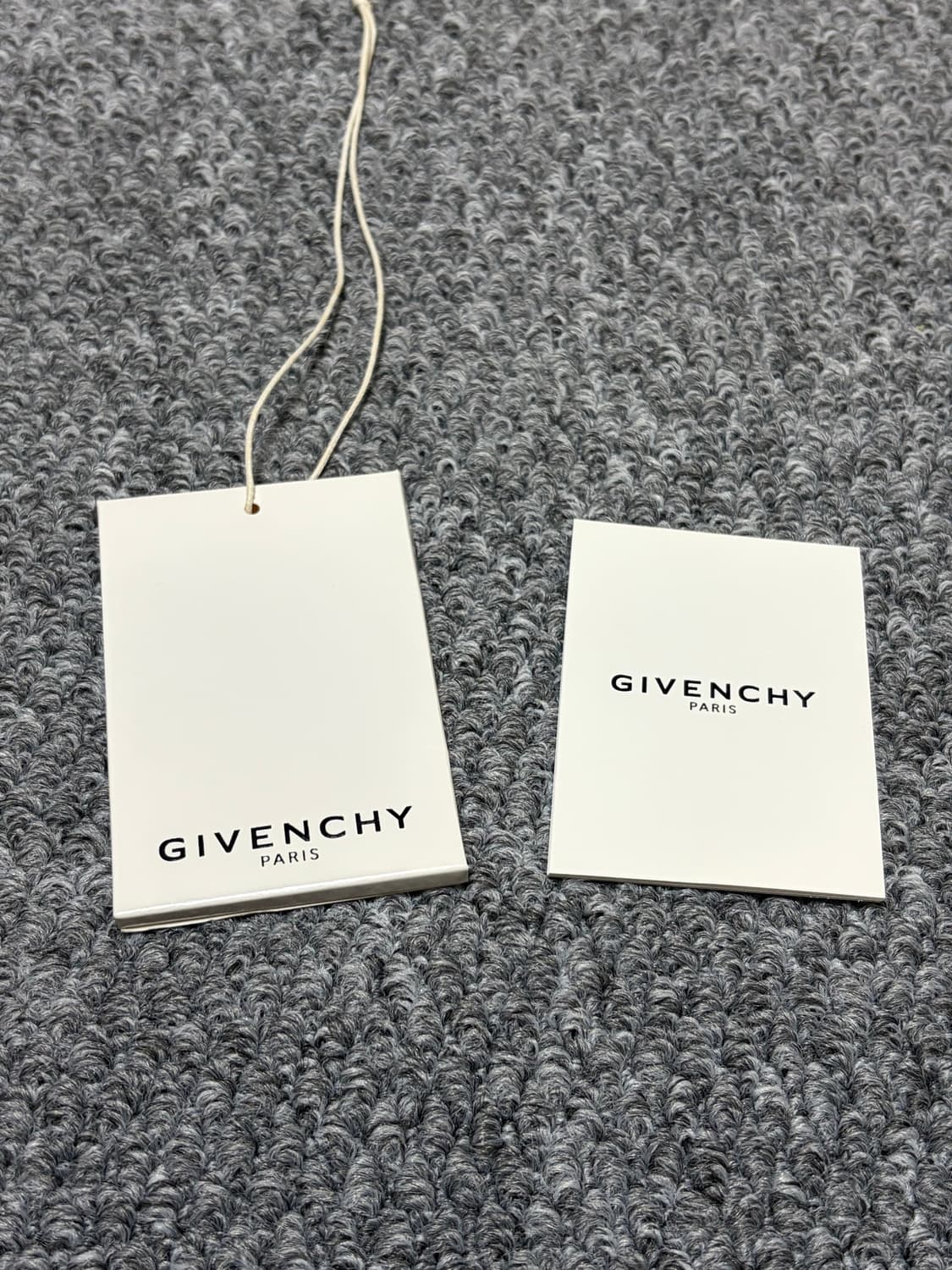 지방시 레드패널 로고 맨투맨 상품이미지3