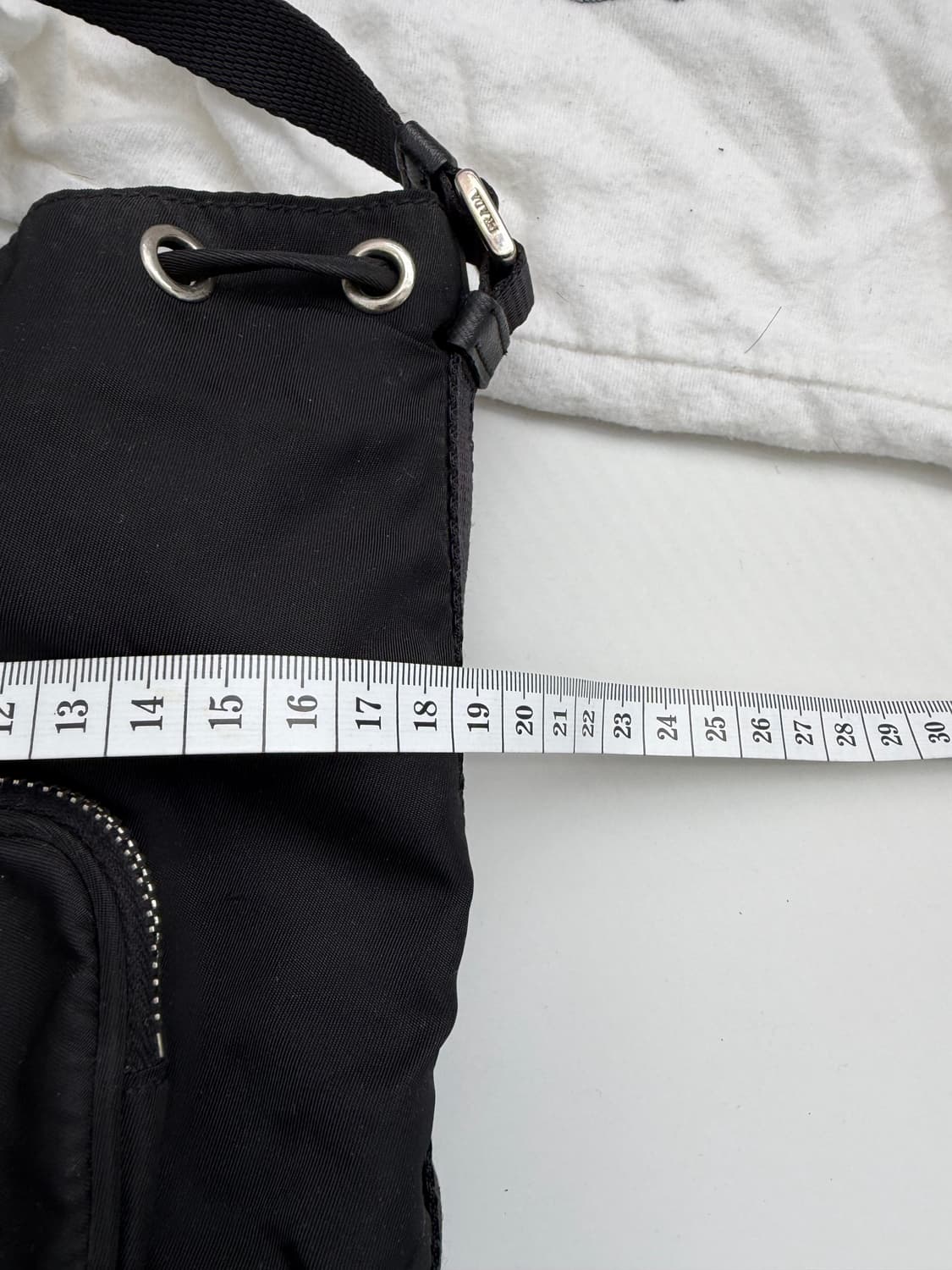 정품) 프라다 미니 블랙 버킷백   상품이미지9