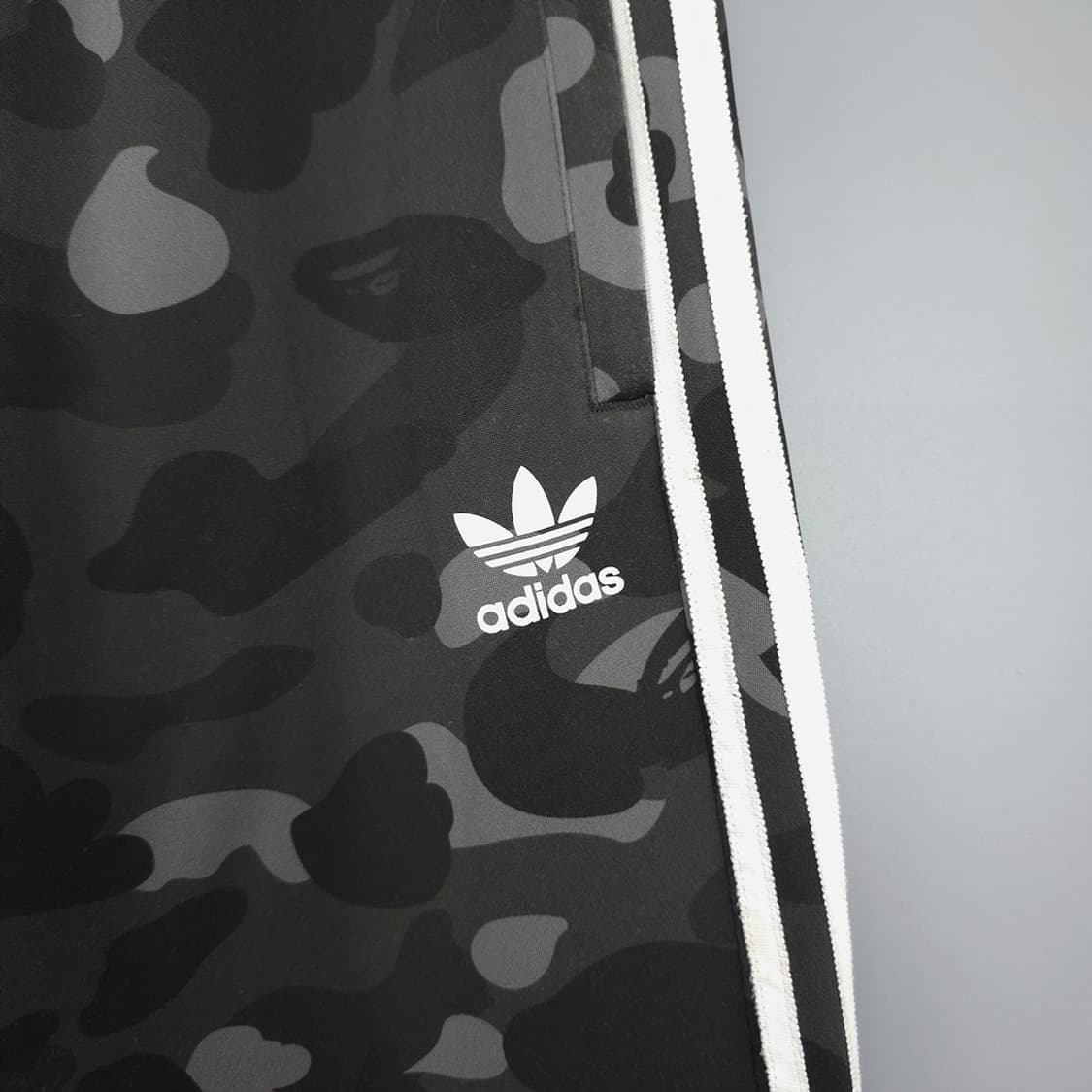 아디다스 X 베이프 카모 트랙 팬츠 M 상품이미지5