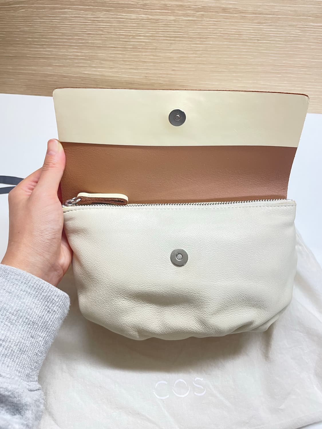 코스 레더 벨트백 상품이미지5