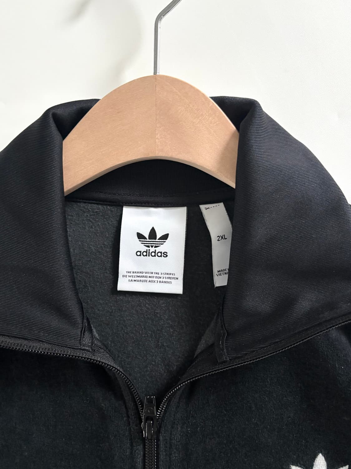 Adidas 아디다스 블랙컬러 벨벳 코지 트랙탑 상품이미지3