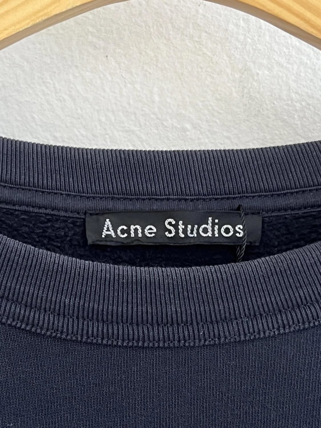 아크네스튜디오 맨투맨  상품이미지2