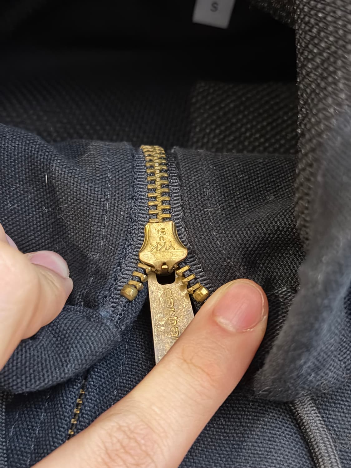 칼하트 Made in USA J131 액티브 후드 워크자켓 블랙 상품이미지4