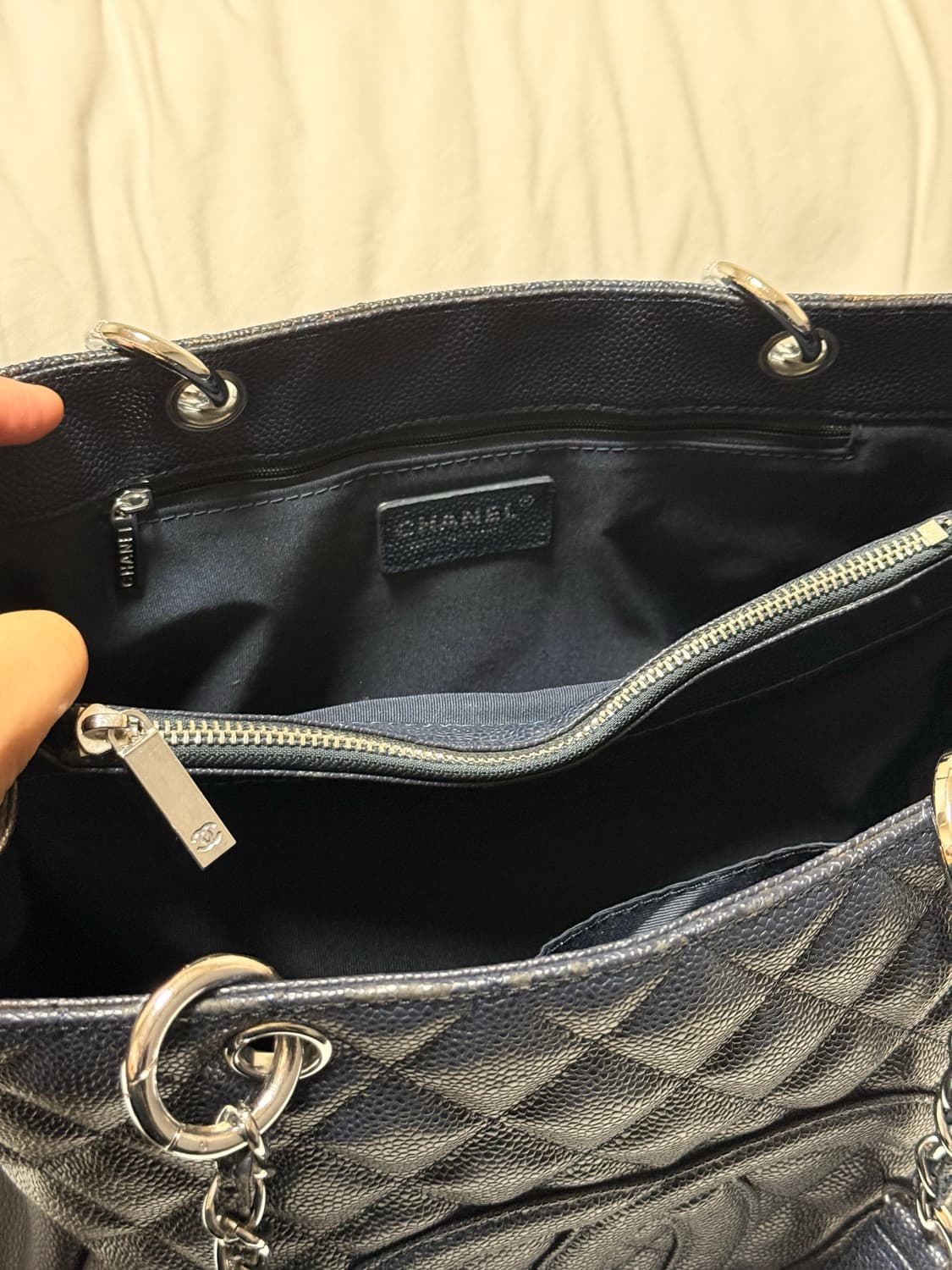 샤넬 그랜드샤핑 네이비 캐비어 상품이미지3