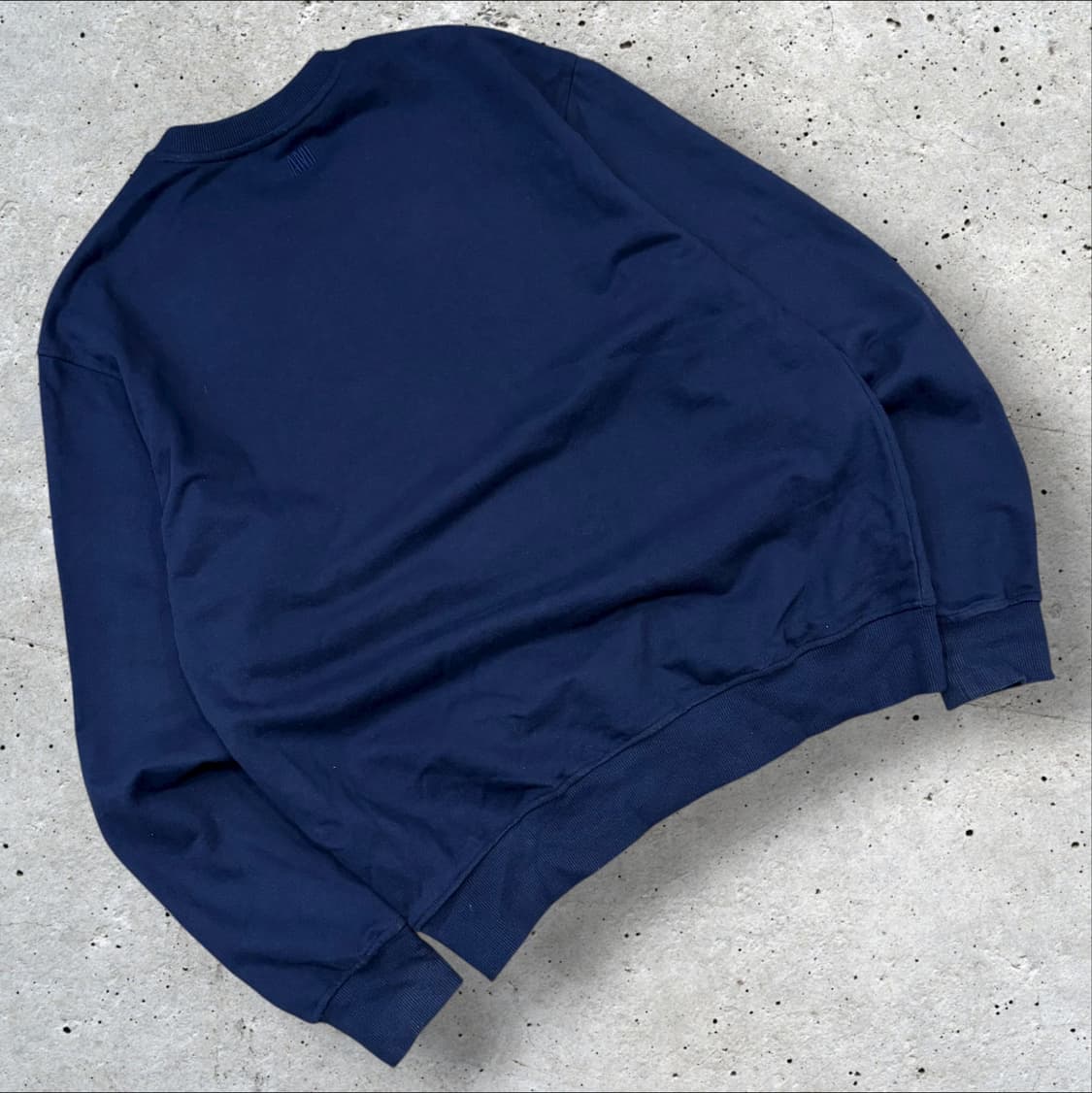 [M] 아미 스몰 하트 로고 네이비 맨투맨 B306 상품이미지2