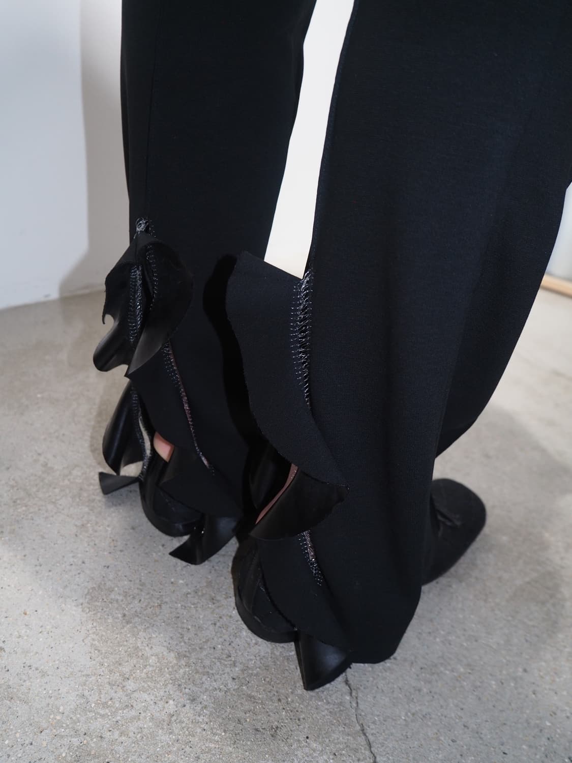 TOGA ARCHIVES ruffle trousers 상품이미지2