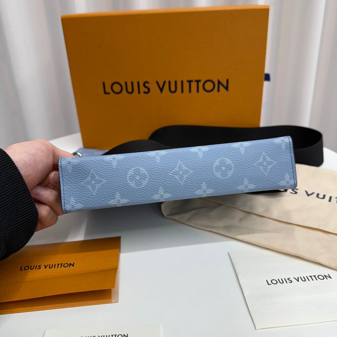 [25년/ 한정판] 루이비통 가스통 웨어러블 크로스백 스카이블루 상품이미지6