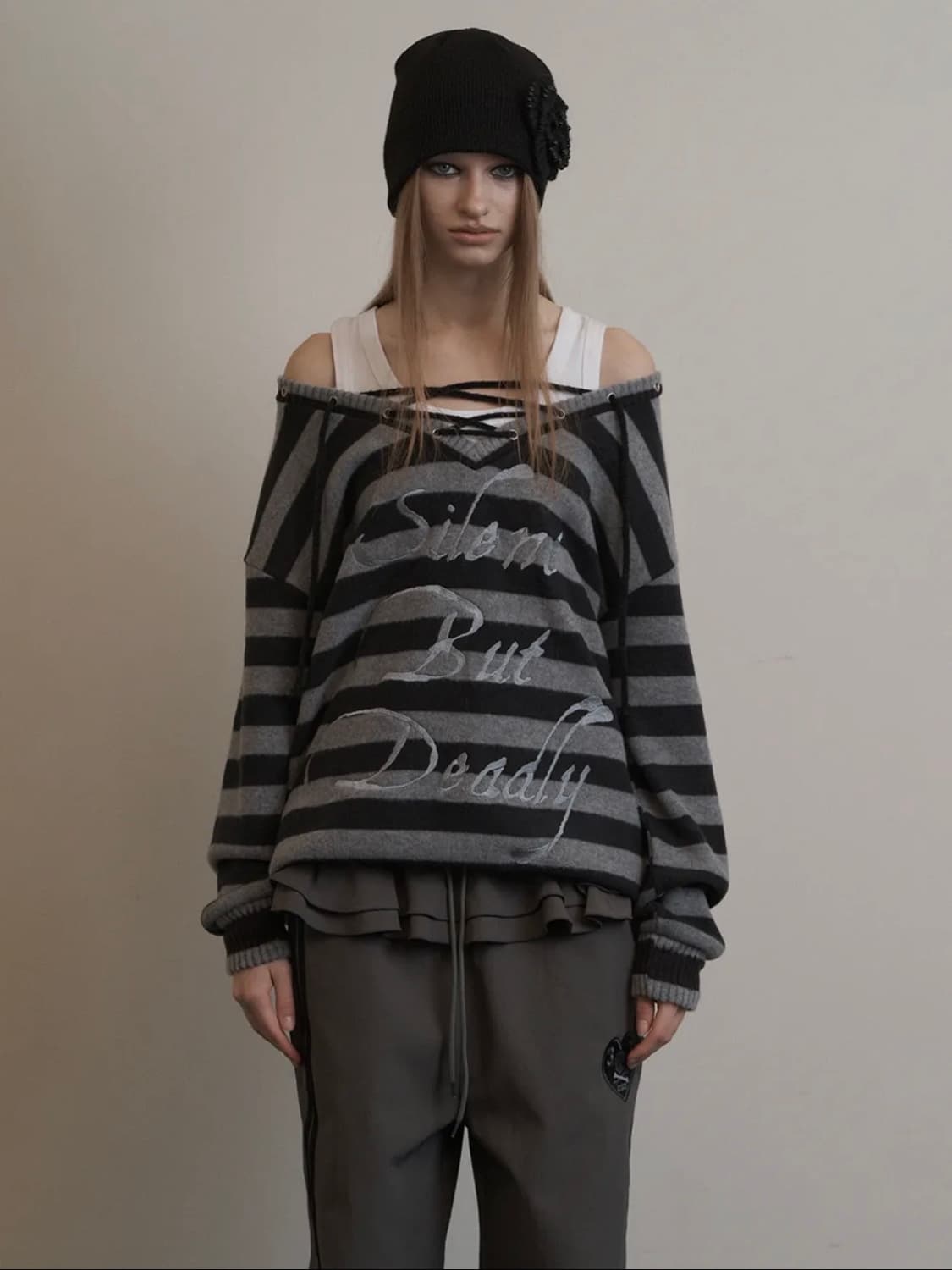 STRIPE V-NECK MTM / BLACK 상품이미지1