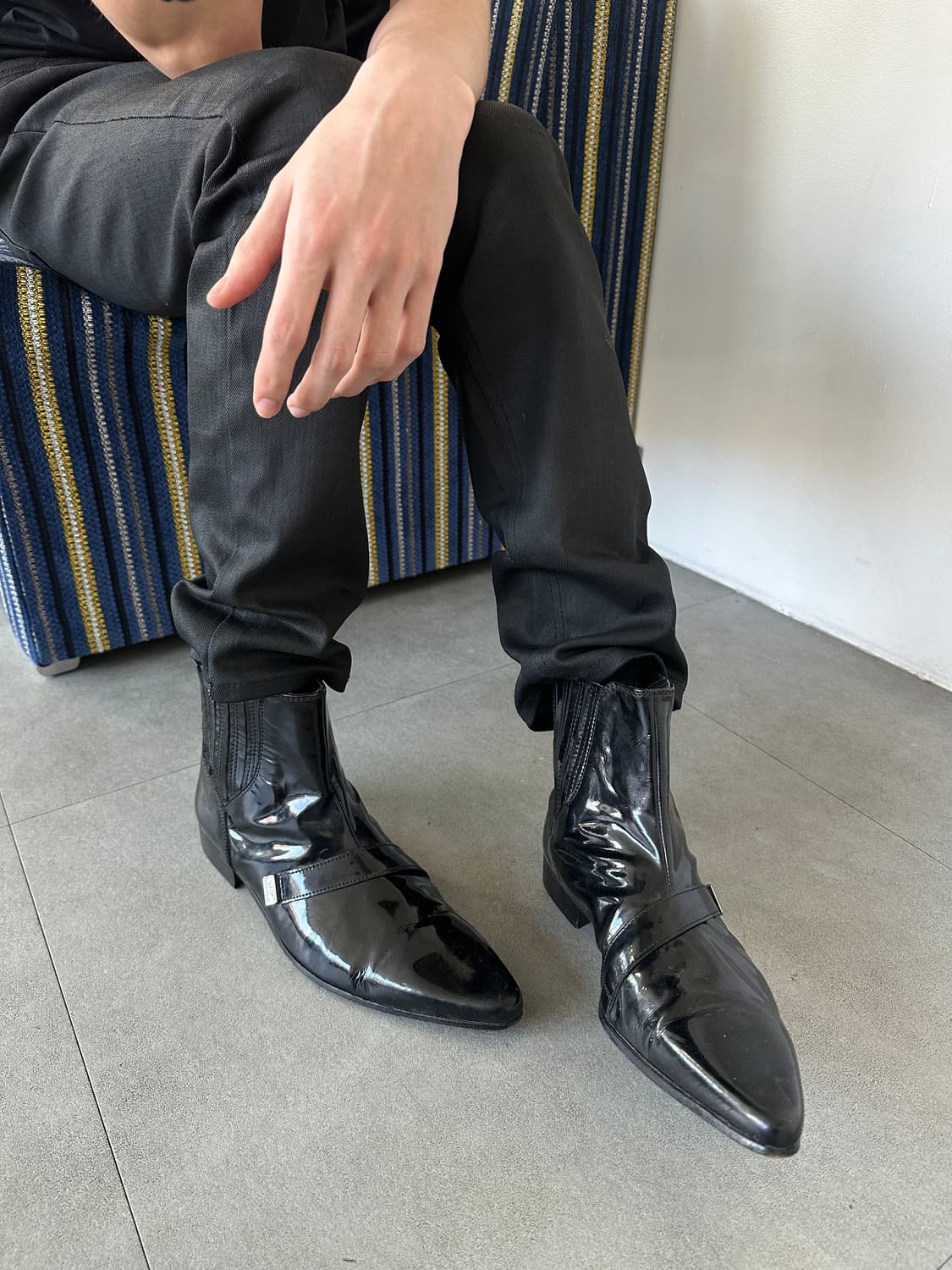 베르사체 페이던트 레더 하네스 부츠 상품이미지1