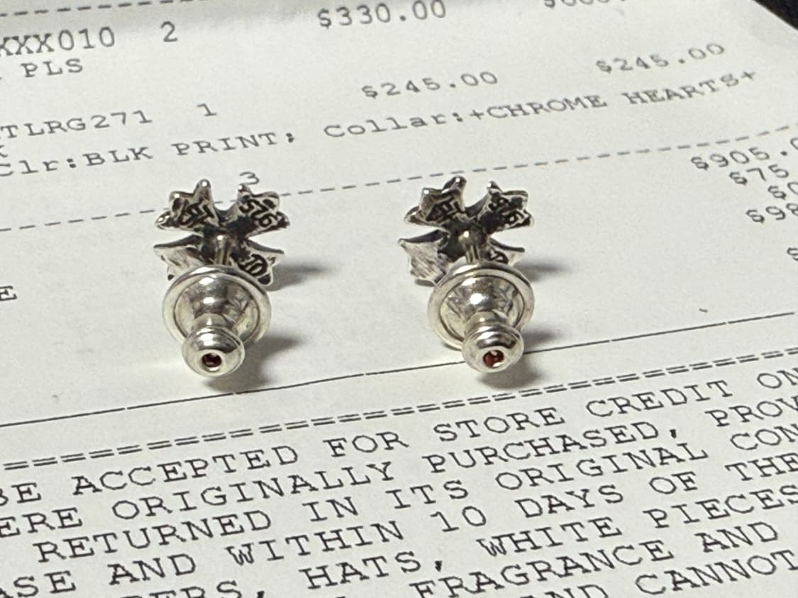 크롬하츠 ch플러스 스터드 이어링 귀걸이 판매합니다. 상품이미지3